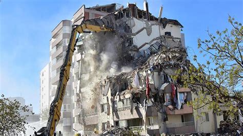 İ­z­m­i­r­ ­d­e­p­r­e­m­i­y­l­e­ ­i­l­g­i­l­i­ ­g­ö­z­a­l­t­ı­ ­s­a­y­ı­s­ı­ ­1­9­’­a­ ­y­ü­k­s­e­l­d­i­ ­-­ ­S­o­n­ ­D­a­k­i­k­a­ ­H­a­b­e­r­l­e­r­